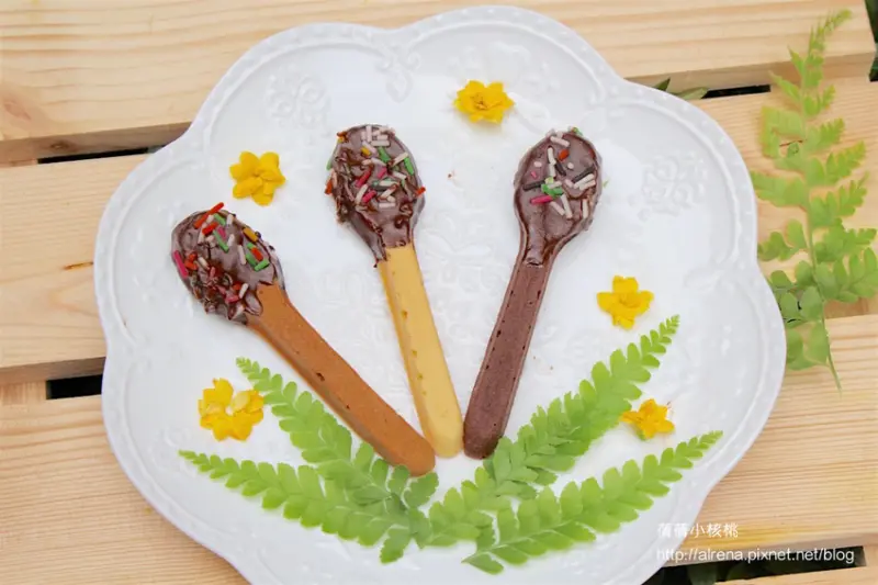 【兒童（寶寶）有機零食推薦】天然無添加的樂扉湯匙餅乾（黑糖/巧克力/奶油），口感紮實，超適合作為小朋友生日party或是小客人來訪時的趣味DIY下午茶點心。