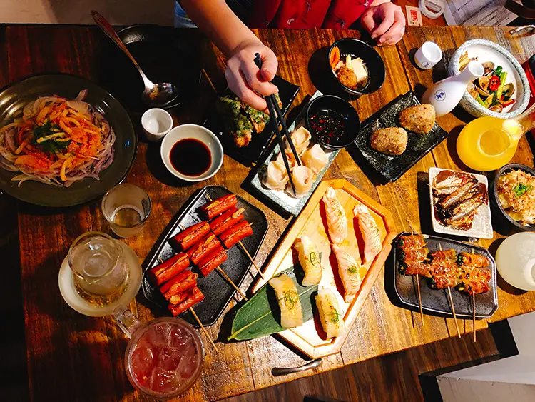 國父紀念館站 激安の食事酒場 串燒38元起  酒類喝到飽 激安超便宜  東區居酒屋 聚餐包場春酒尾牙首選 板南線平價居酒屋