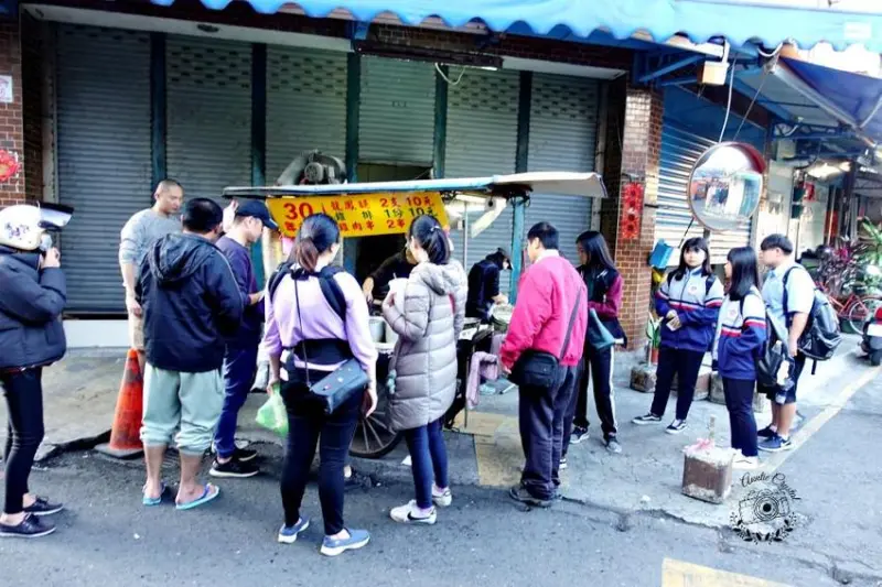 【宜蘭】東門夜市 三十年老店龍鳳腿 雞肉串 通通十元超特別自助人氣炸物攤