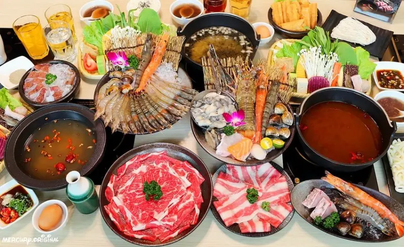 小胖鮮鍋公益店｜神霸氣高CP值海鮮鍋，一人獨嗑生猛大龍蝦，花雕酒鍋底香氣十足，歡樂自助吧無限享用吃到飽