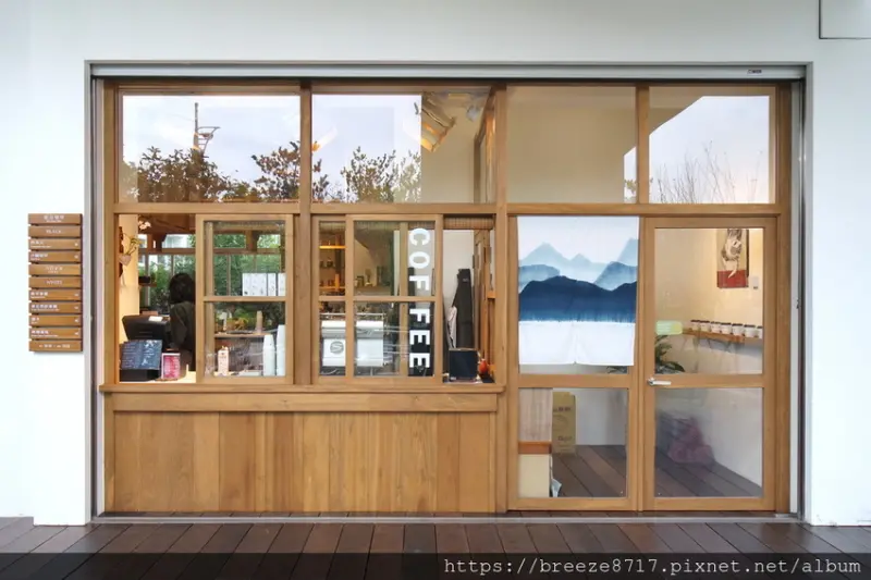 藍豆. Cāfé .｜白色木質調咖啡館【新竹】