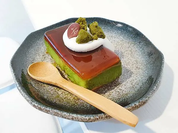 ♪台北車站。午冬甜點♬ 抹茶草莓千層酥。抹茶布丁千層。國王派