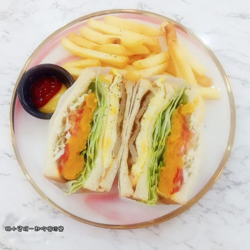 【板橋早午餐推薦】小食甜早午餐/百元套餐好吃又好拍的超夢幻粉紅餐廳/網美爭相推薦的IG打卡熱點