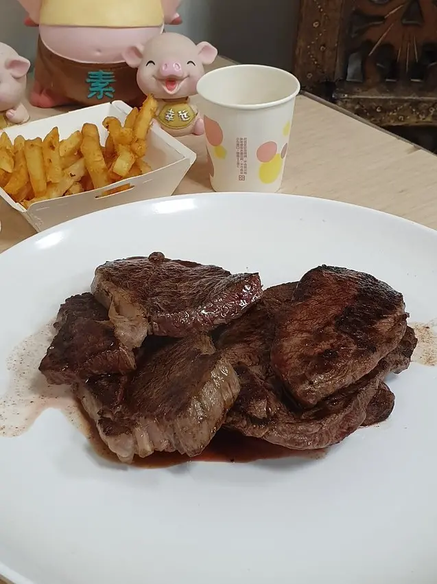 (胖樺食記)台北超推高CP值餐廳「無名牛排」/捷運後山埤站松山站超有名排隊店/牛肉湯飲料暢飲/肉食健身者最愛/不收服務費