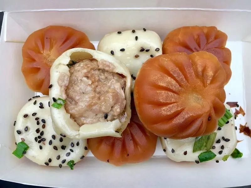 【台北｜中山站】老上海生煎＿IG夯到爆炸的雙色生煎包＿湯汁如噴泉般湧出