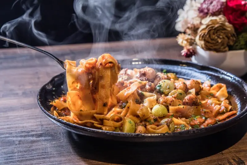 [台北中正]公館美食推薦，把厭世情緒都留在這裡吧！用美食美酒療癒身心！厭世會社The Misanthrope Society - 大手牽小手。玩樂趣