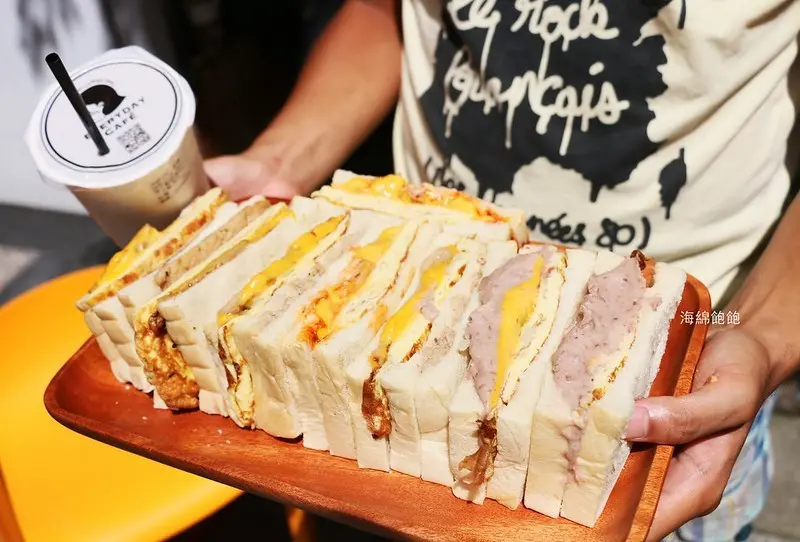 中永和早午餐『EVERYDAY CAFE(頂溪店)』超多料柔軟吐司三明治，巨人肉蛋吐司、海陸雙響砲、辣雞肉嫩蛋、芋頭雪泥蛋，菜單價位(捷運頂溪站)
