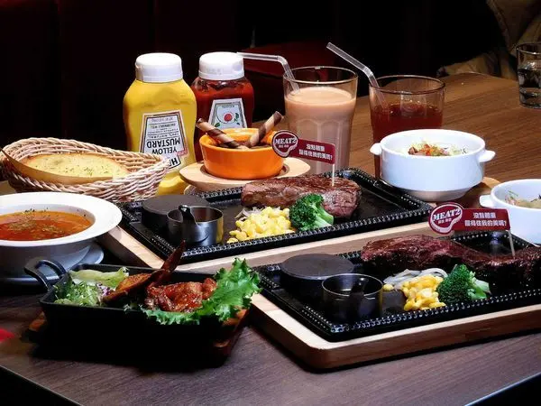 【台北車站美食】兩樂兩肋Meat2 微風北車立食牛排，東京火紅熱石上桌要幾分熟都可以!!高檔牛排餐飲規格