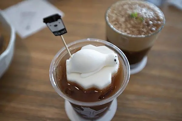 Polar Café 西門旗艦店 - 應該是西門町一帶少數幾家寬敞舒適可以輕鬆坐坐的地方