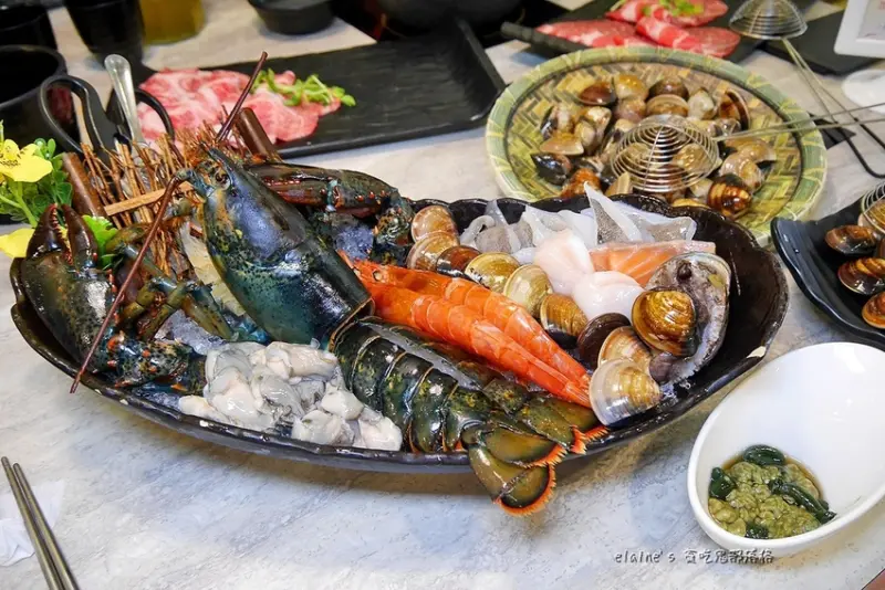 吃。新北新莊《很秋鍋物》活體海鮮就是新鮮。新莊火鍋推薦。新莊宵夜推薦。新莊美食推薦