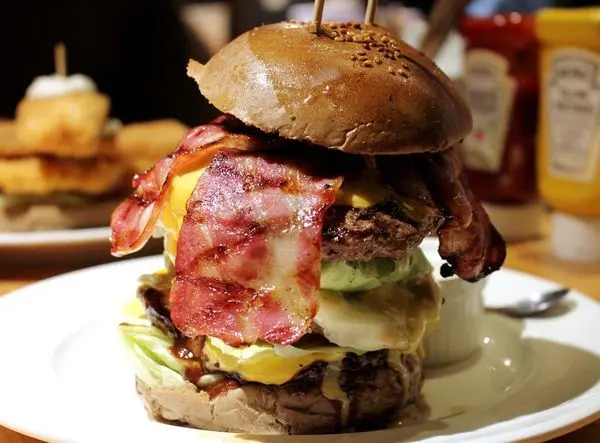 【Stan & Cat 史丹貓美式餐廳】東區超人氣漢堡。大份量美食