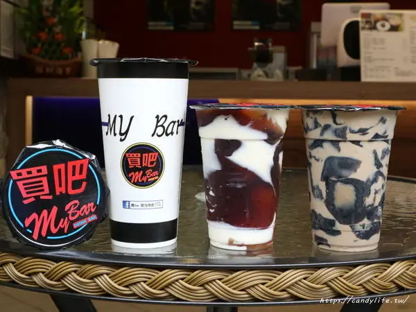 台中美食│買Bar 現泡茶飲〃紅遍大江南北的紅不讓寒天奶凍，在台中也喝到！給料毫不手軟，近中國醫、中友百貨、一中商圈皆可外送～        
      