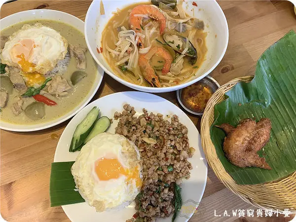 [桃園忠貞美食]阿含Thai。我沒搭飛機，這裡就有好吃道地的香蕉煎餅。好吃平價的泰式料理。隱身中壢忠貞老宅。