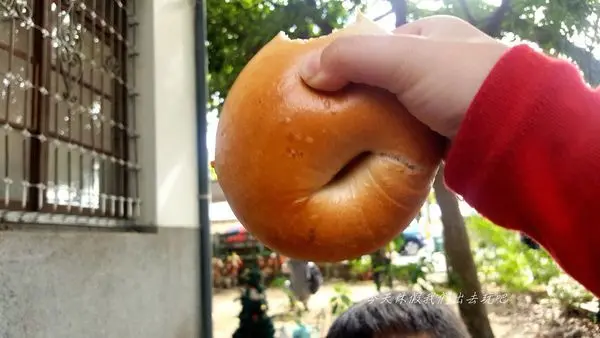 許愿日常生活與餐食。無毒農產x飲食x創作。貝果光拿在手上就可以感受它的紮實感