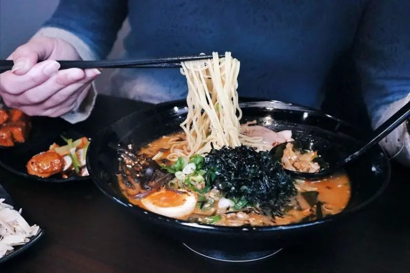 【桃園龜山】鬼匠拉麵-龜山長庚店：百元有找口味獨特日式拉麵 /林口長庚