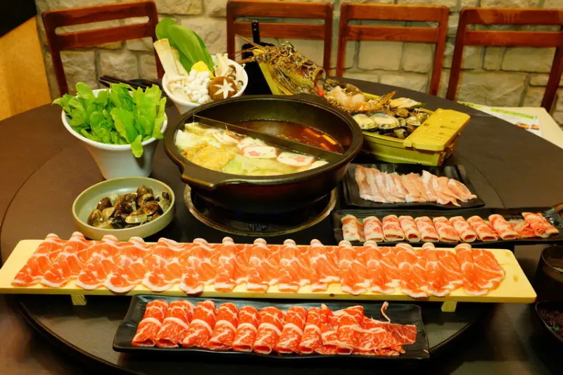 松江南京自助石頭火鍋 飲料白飯吃到飽  食尚湯鍋 可以拼鴛鴦喔