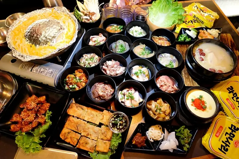 只要358元，中壢超狂韓式銅盤烤肉吃到飽，最多享近50道食材任你挑！