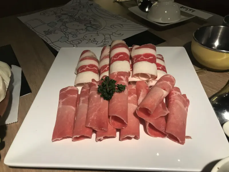 鼎盛十里鍋物｜陳皮的日常 超大的鍋物質感好店 新鮮食材海陸雙拼爽爽吃 貼心又高檔的聚會好所在