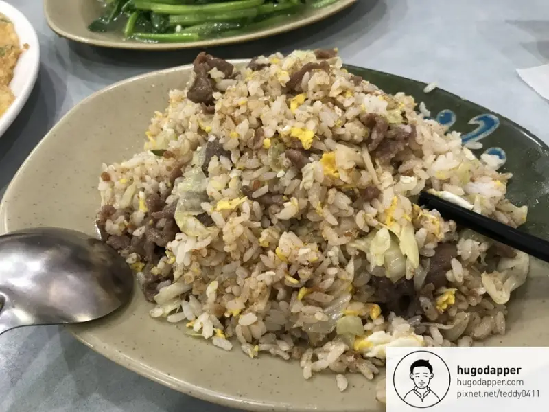 汕頭小吃｜陳皮的日常 沙茶牛肉炒飯搭配炒青菜 炒烏龍牛肉麵 吻仔魚煎蛋 民生社區快炒好店