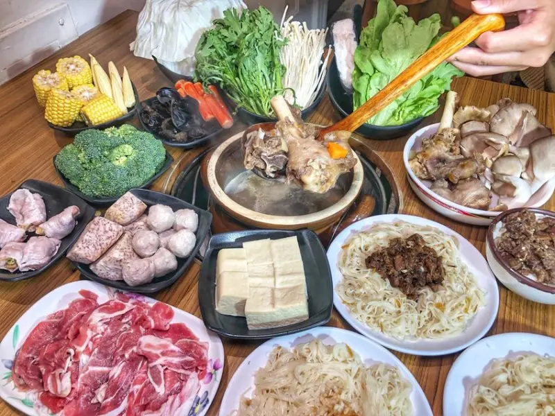 台南東區【鄉野炭燒羊肉爐 南紡店】傳承30年的古早味炭火羊肉爐 一年四季進補的好選擇 