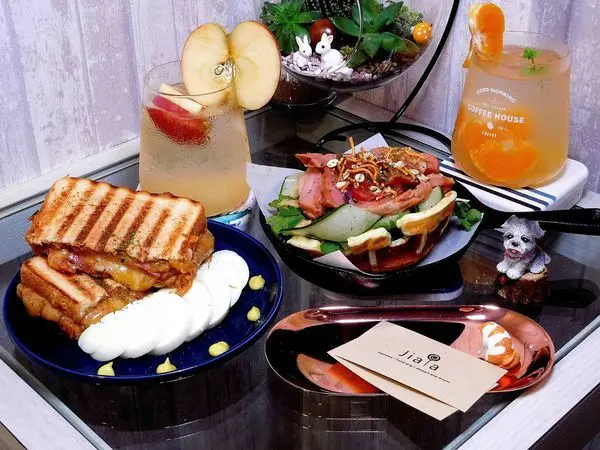 【中山國中早午餐下午茶】Jiala coffee 榮星花園咖啡廳，百元高CP值鬆餅三明治，寵物友善內有友善店狗!!菜單+影片