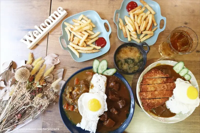 【日好咖哩Daysgood】雙享受牛+雞&酥炸豬排黑咖哩~松山區咖哩推薦 南京復興美食推薦 文青風咖哩 黃黑雙色咖哩