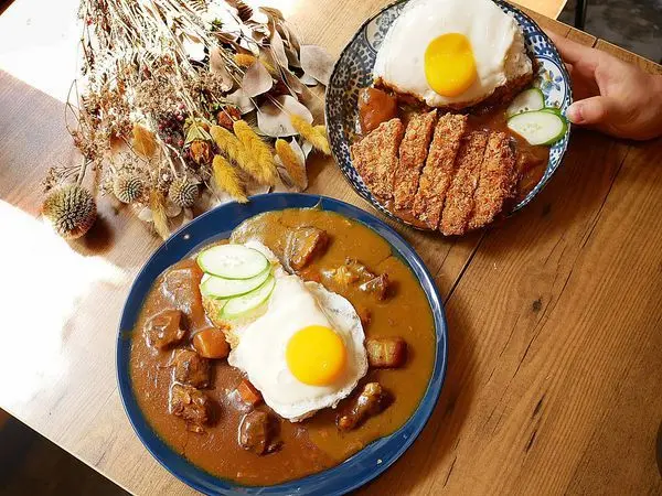 日好咖哩 - 台北松山區咖哩推薦，老闆私藏的配方調出不同於一般店家的咖哩風味，「双享受」兩種口味一次吃到 / 南京復興美食推薦