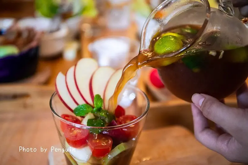 高雄．三民區．Link Cafe凱琳咖啡．鄉村風早午餐店．港式叉燒飯好好味。