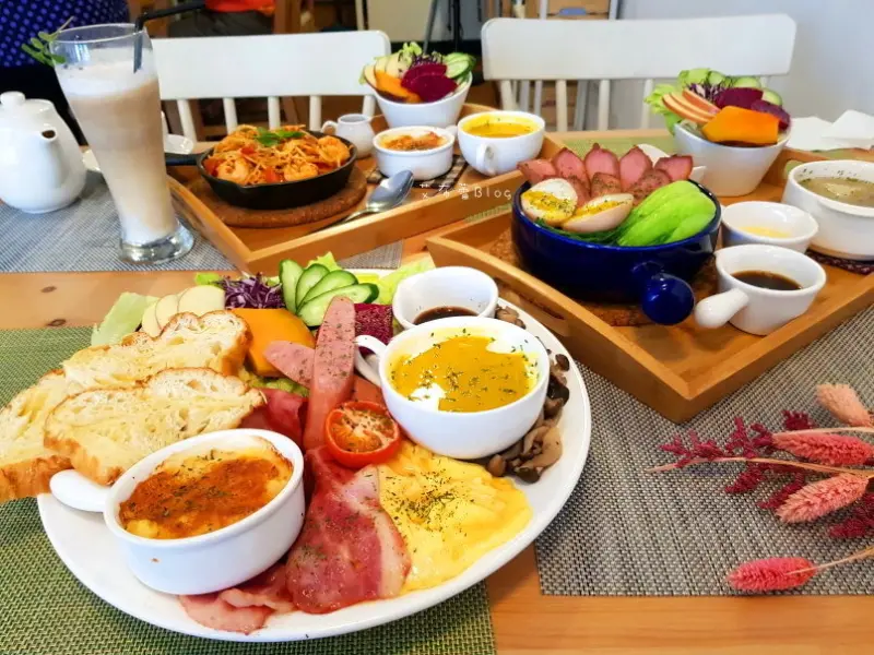 《高雄美食》凱琳咖啡❤陽明學區早午餐~這裡有巨人胃吃的大早餐！！