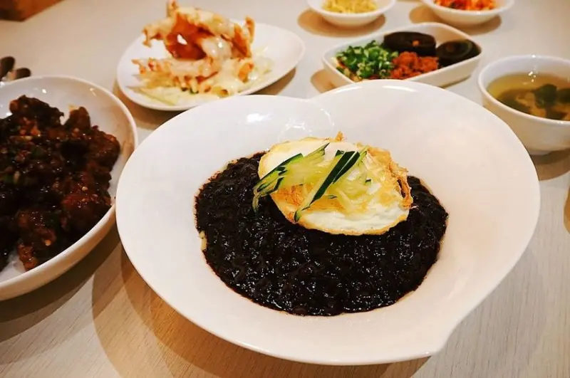 [美食]  馬醬韓式中華料理 ♥ 超銷魂的韓式炸醬麵 & 韓國必吃蜂蜜奶油蝦 ♥ 不用出國也能吃到道地的韓國美食 ▶ 台北韓式中華料理推薦 ╭( ･ㅂ･)و