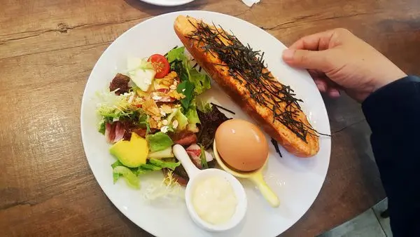 Bistro88 Light。空間風格上有一種能讓人放鬆的氛圍。早午餐/下午茶/晚餐/消夜