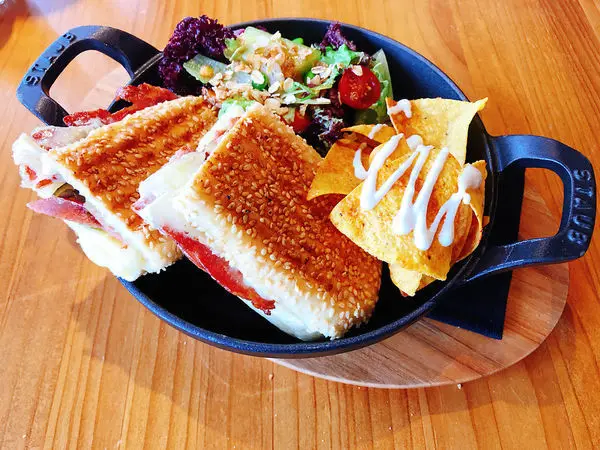 ||吃。台中|| Bistro 88 Light 漂亮好吃的早午餐義大利麵