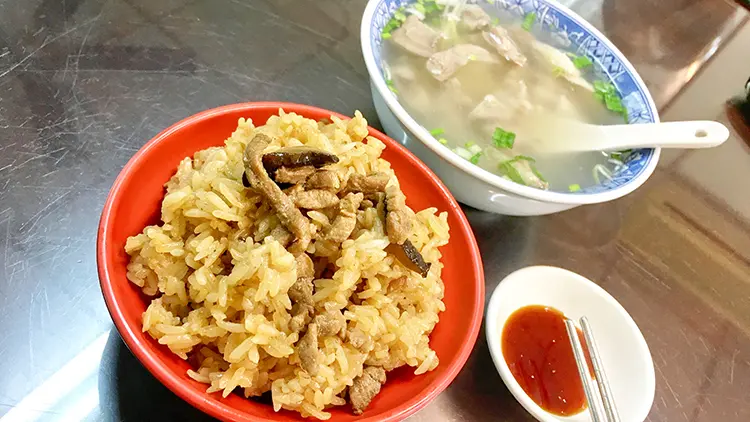 牯嶺油飯 骨仔肉湯  不加味精的銅板美食  中正紀念堂 牯嶺街美食