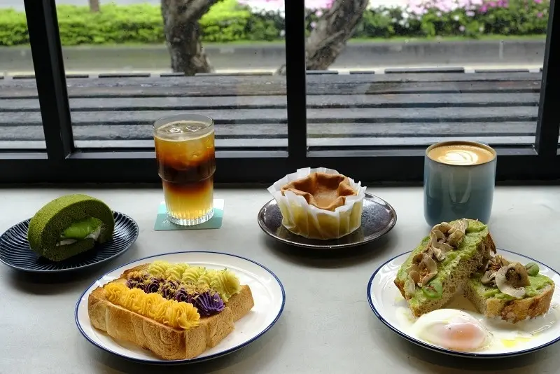 【台北｜忠孝新生站】Simple Kaffa 2.0＿濃醇香的黏稠半熟蜂蜜蛋糕＿爆漿的抹茶卷口感濃郁滑順綿密