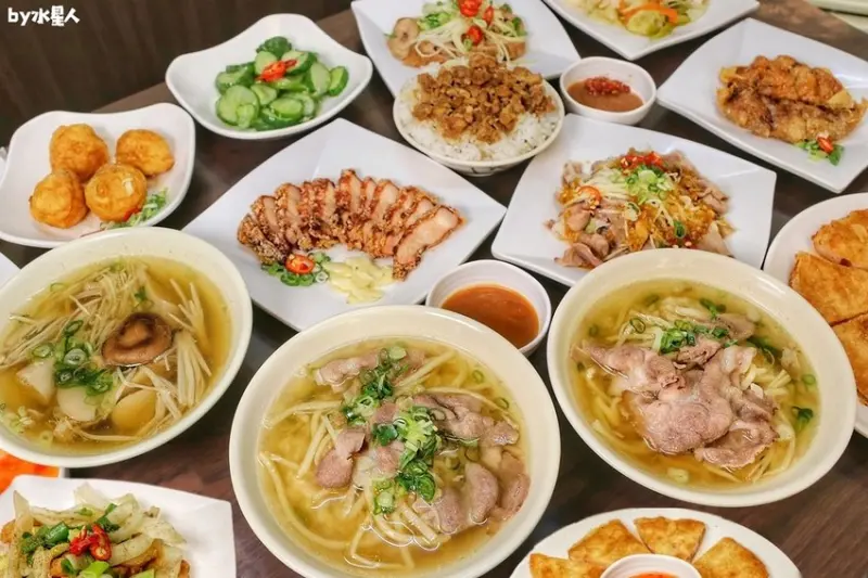 30年老字號圓環肉粥，高CP值銅板價小吃，用餐人潮大爆滿！