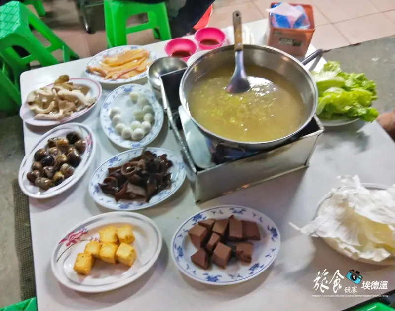 【食記】高雄 後驛站旁 原始火鍋 豬、牛、羊肉爐 下班聚會的街邊火鍋