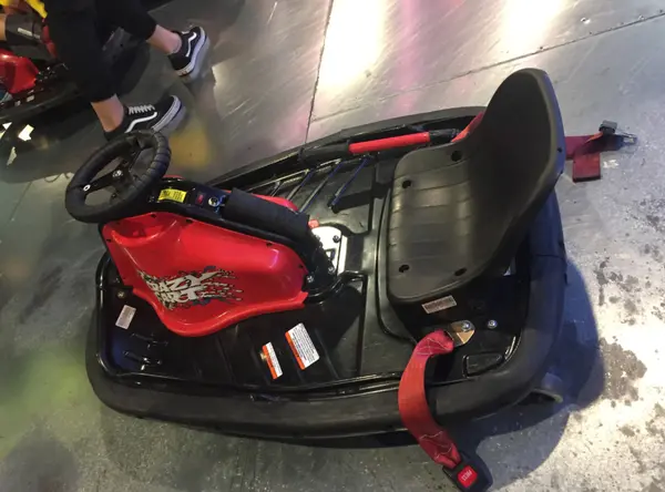 【台北親子】小學堂漂移卡丁車 X 圓一個車手夢?!