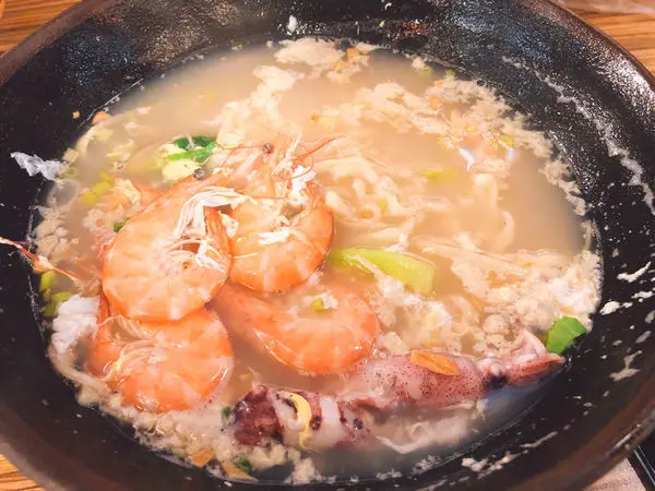 圓圓家愛吃貨-《新北美食》金山老街大碗名物-金山大碗螃蟹/海鮮麵/海鮮粥，食量小別開玩笑，兩人一碗剛剛好