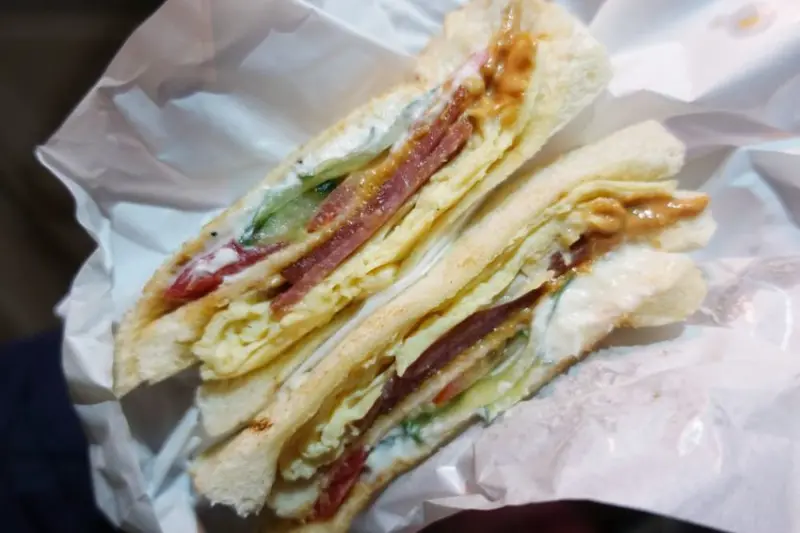 【基隆】深夜營業碳烤三明治 半夜人潮依舊多 火腿蛋三明治冷掉也好吃 - 水晶安蹄 不務正業過生活