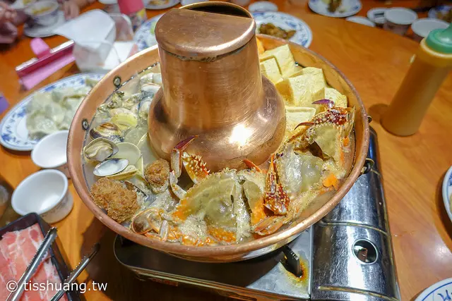 新店最狂美食餐廳｜山東小館｜招牌酸菜白肉鍋｜韭菜水餃、蒸餃也不能錯過｜附菜單｜捷運小碧潭站