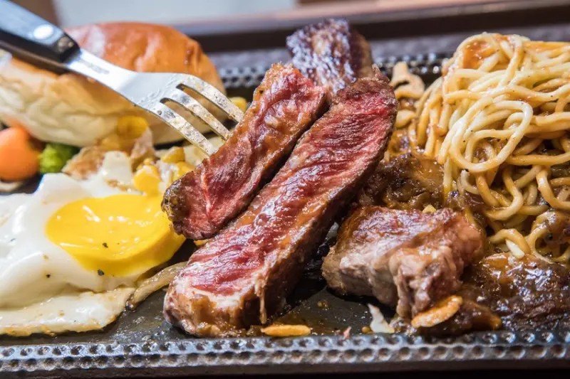 [台北信義]日本A4和牛牛排真的不用一千！最低280元起吃到超級烤箱厚切牛排！鉄火牛排TEKKA STEAK-新光三越A11店 - 大手牽小手。玩樂趣