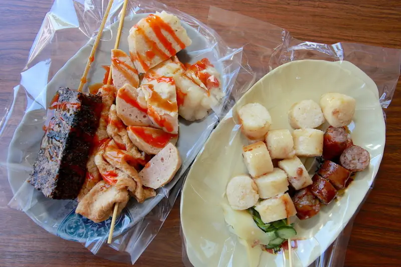 吃。高雄|鼓山區。愛河河畔，台式下午茶「慈仁宮黑仕香腸」。