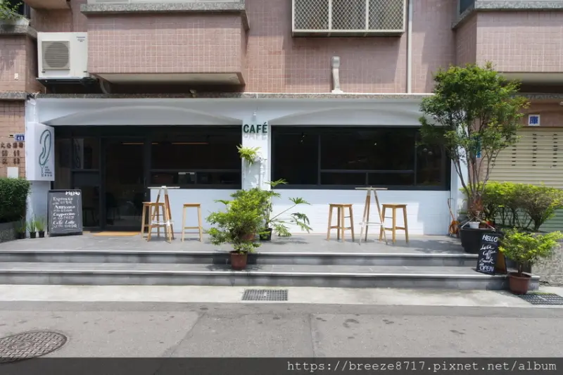 Café Listen 咖啡聽｜白色優雅咖啡館 【台中市】