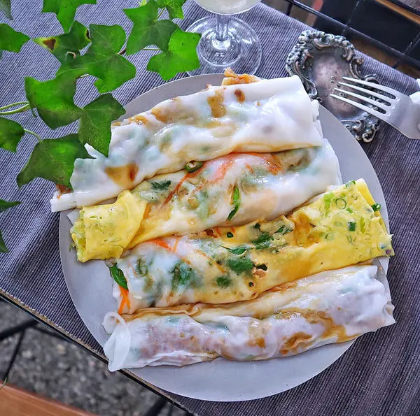 【台中x食記】1128特製腸粉。台中第五市場隱藏版好吃腸粉。美髮店前的小攤子。