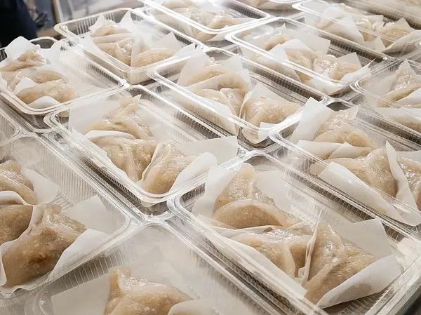 三角水晶餃-雲林斗六新興手工美食  小小一顆飽足感十足  手工現作的古早味大size水晶餃  晚來可是吃不到