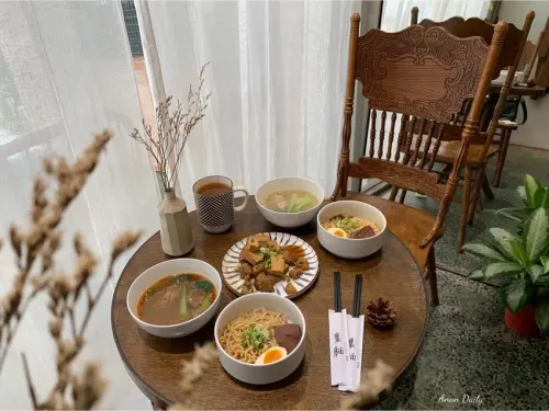 | 高雄美食 | 溫暖復古的絕美麵店/吃麵也可以很優雅/IG爆紅打卡景點/裹麵