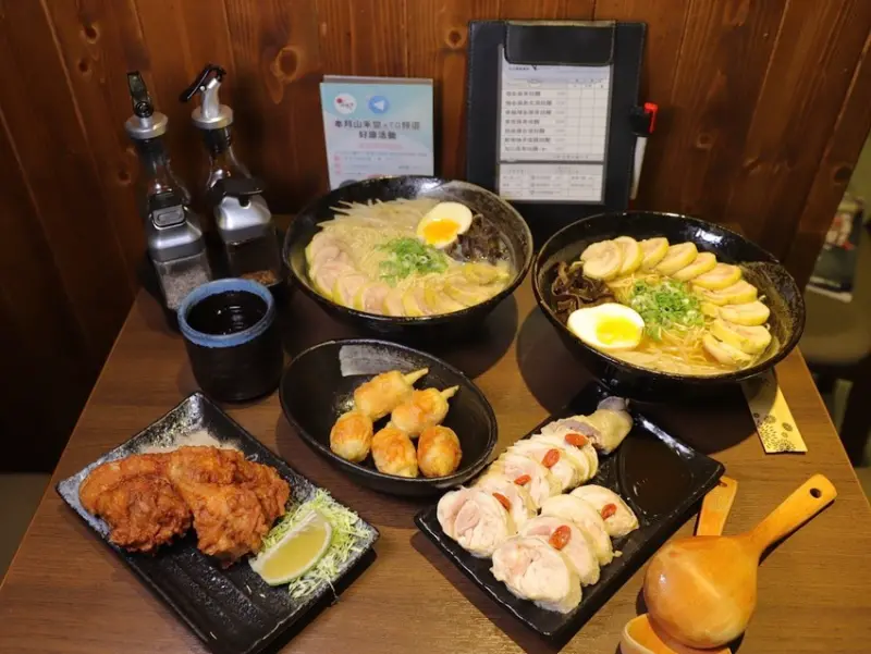 山禾堂拉麵-新品上市陪你過暖年~銀座雞白湯拉麵/新宿柚子鹽雞拉麵.清爽報到！現在消費就送紅包袋和刮刮卡/浮誇草莓雙人拉麵套餐.限期供應中｜台南拉麵推薦.免費加麵2次.近台南好市多 - 進食的巨鼠