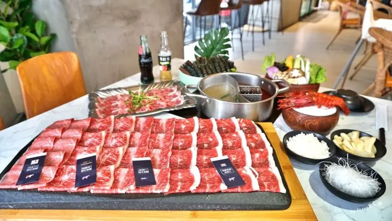 ★台南東區★【花花世界鍋物】大口吃和牛還不夠，一次給你四種高級牛！