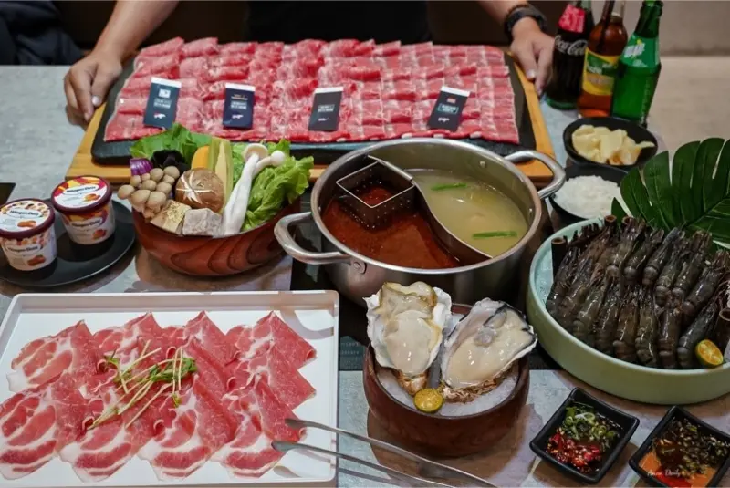 | 台南美食 |與和牛的邂逅肉控大滿足/尾牙聚餐情人約會首選南台灣最美火鍋店/花花世界鍋物WHATSWORLDresort