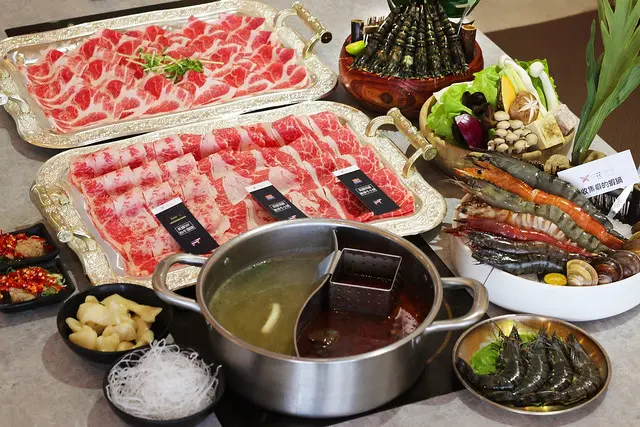 台南美食｜花花世界鍋物WHATSWORLDresort-火鍋界中的唯一奇葩，浮誇肉盤超吸睛